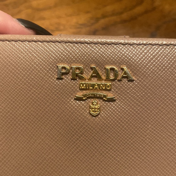 💯 AUTH. Prada beige small zippy wallet - Picture 5 of 14